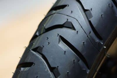Las mejores llantas para moto doble propósito: agarre y seguridad en cualquier terreno