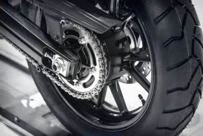 Guía completa: Tabla de presión de llantas para motos en Colombia