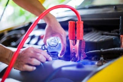 Cómo usar cables pasa corriente de forma segura sin dañar la batería