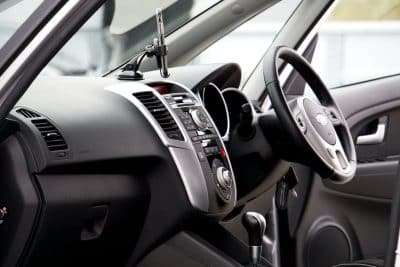 Cómo elegir un soporte de celular para carro sin afectar la visibilidad