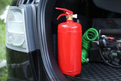 Cómo elegir un extintor para carro y dónde conviene llevarlo