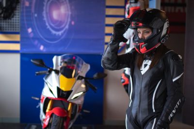 Guía práctica para el mantenimiento y reemplazo de cascos de moto