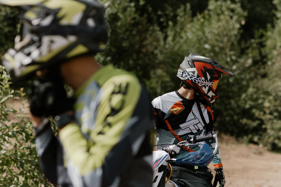 Cascos de moto con certificaciones de seguridad