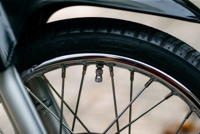 Cómo inflar las llantas de tu moto correctamente en estaciones de servicio