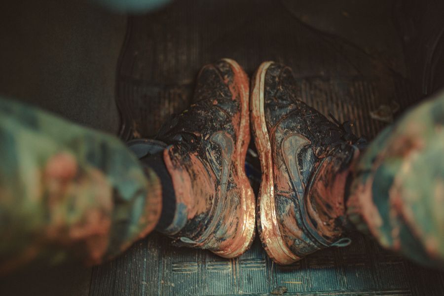 Zapatillas deportivas sucias y desgastadas
